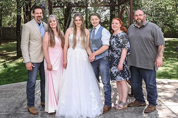 brideandgroomwithfamilyandbridalparty-17