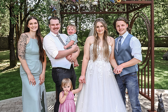 brideandgroomwithfamilyandbridalparty-28