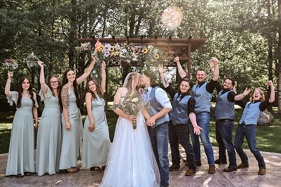 brideandgroomwithfamilyandbridalparty-55