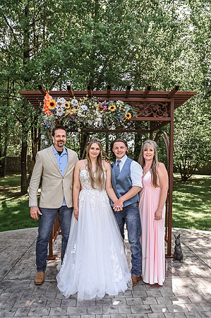 brideandgroomwithfamilyandbridalparty-18