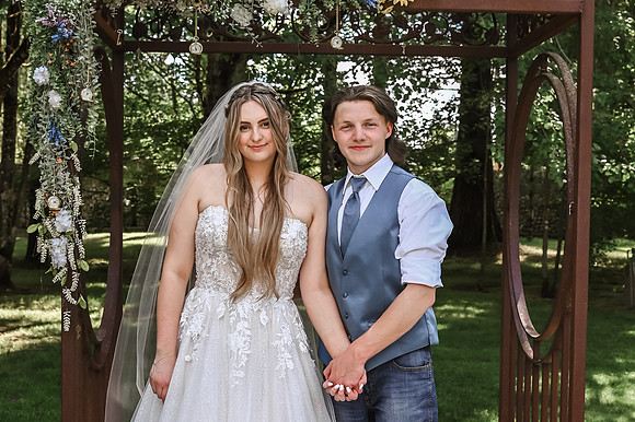 brideandgroomwithfamilyandbridalparty-3