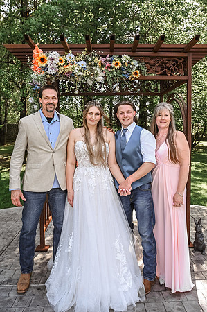 brideandgroomwithfamilyandbridalparty-19