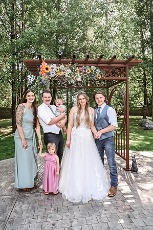 brideandgroomwithfamilyandbridalparty-30