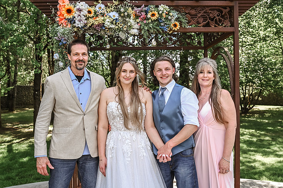 brideandgroomwithfamilyandbridalparty-20