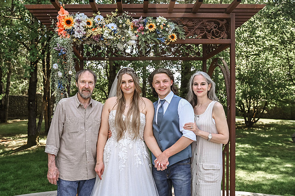 brideandgroomwithfamilyandbridalparty-36