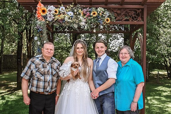 brideandgroomwithfamilyandbridalparty-9