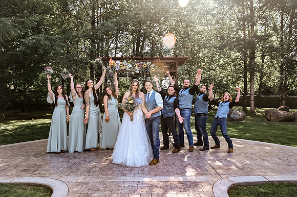 brideandgroomwithfamilyandbridalparty-52