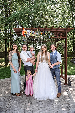 brideandgroomwithfamilyandbridalparty-27