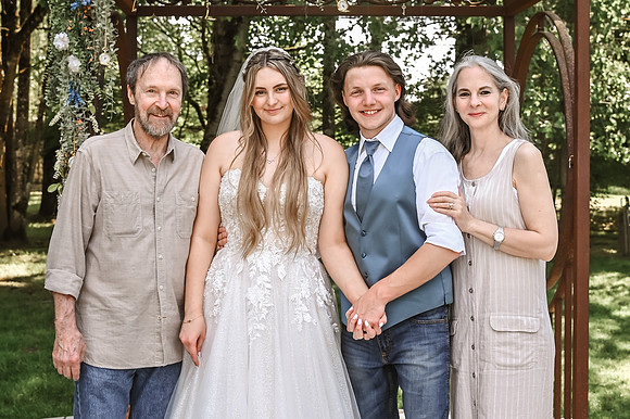 brideandgroomwithfamilyandbridalparty-35