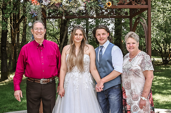 brideandgroomwithfamilyandbridalparty-32