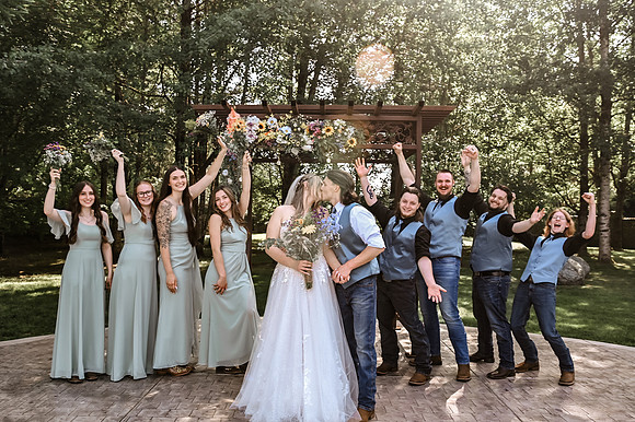 brideandgroomwithfamilyandbridalparty-54